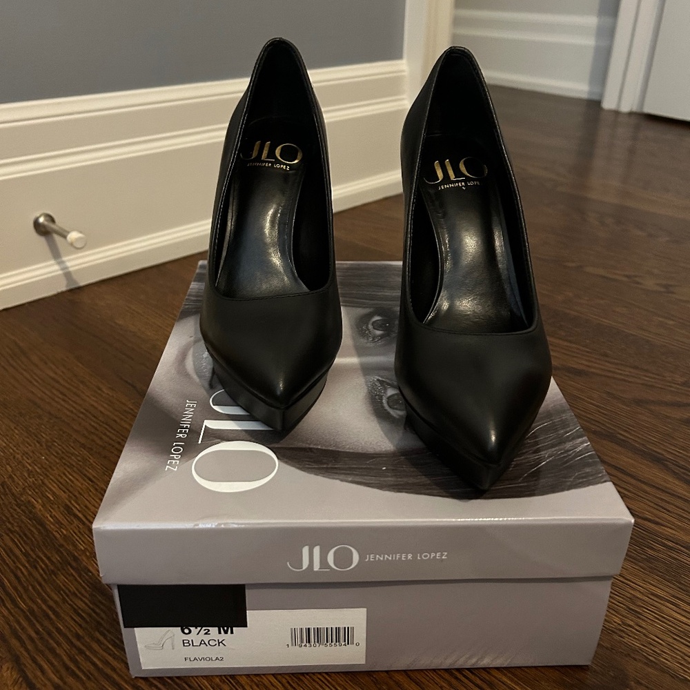 JLO Black Pumps